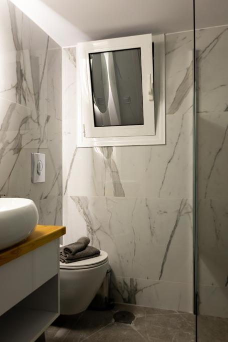 The Golden Home 1 Пирей Экстерьер фото